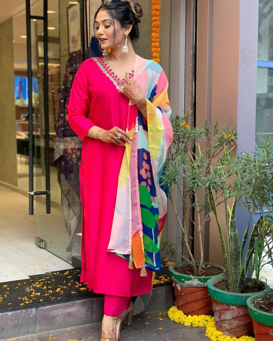 WOMEN EMBRODAIRY ANARKALI KURTA SET