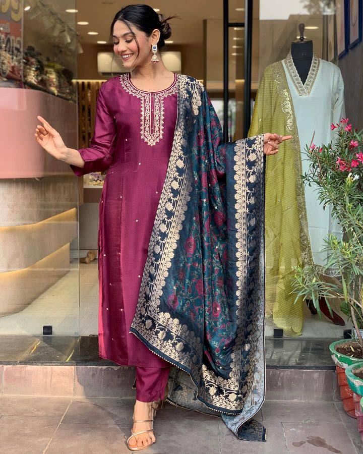 Women Embroidered PURE Vicose Chanderi kurta set