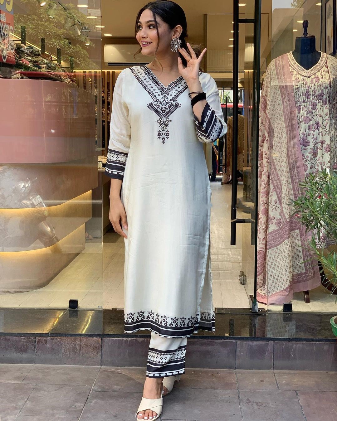 WOMEN Embrodairy Stright Kurta Set