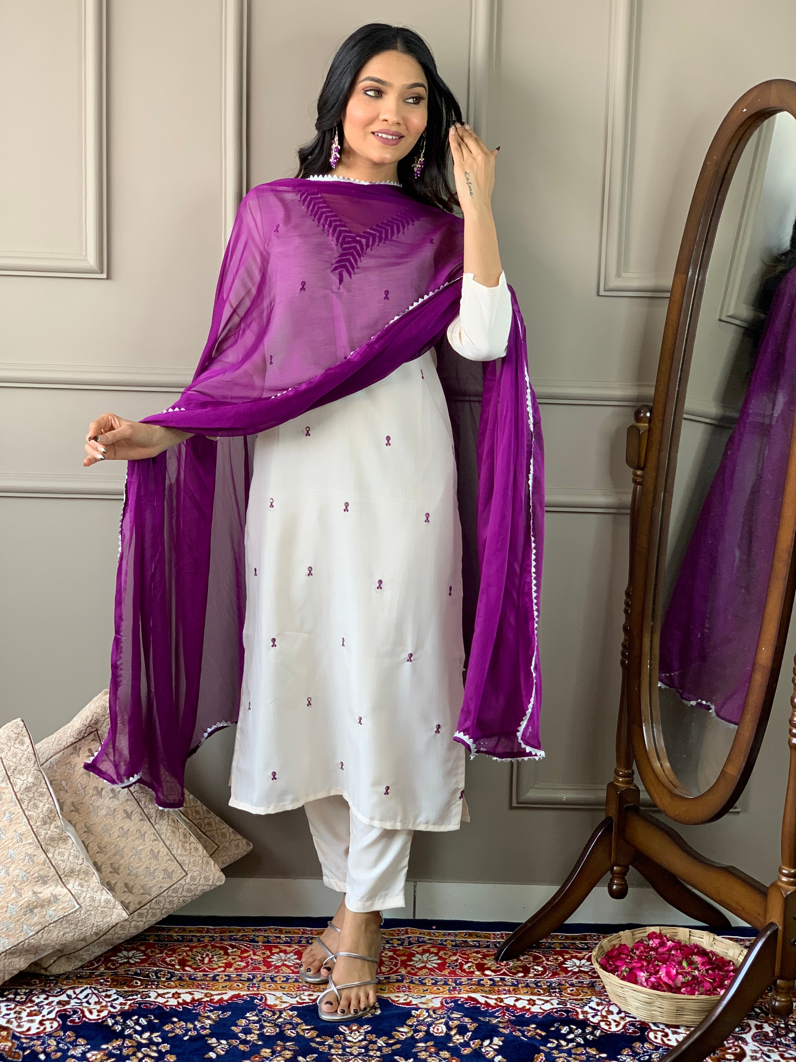 Women Embroidered Rayon Slub kurta set