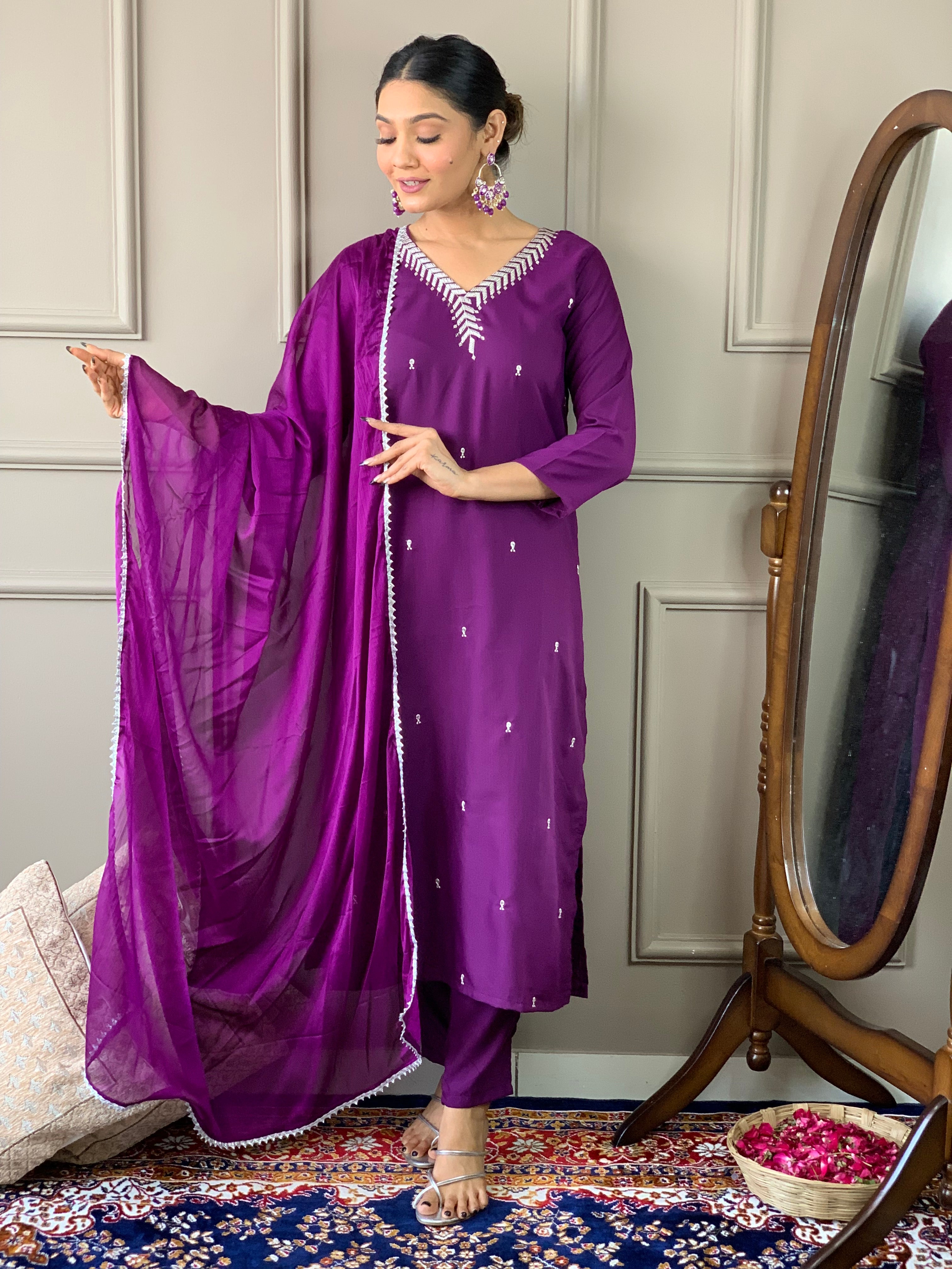 Women Embroidered Rayon Slub kurta set
