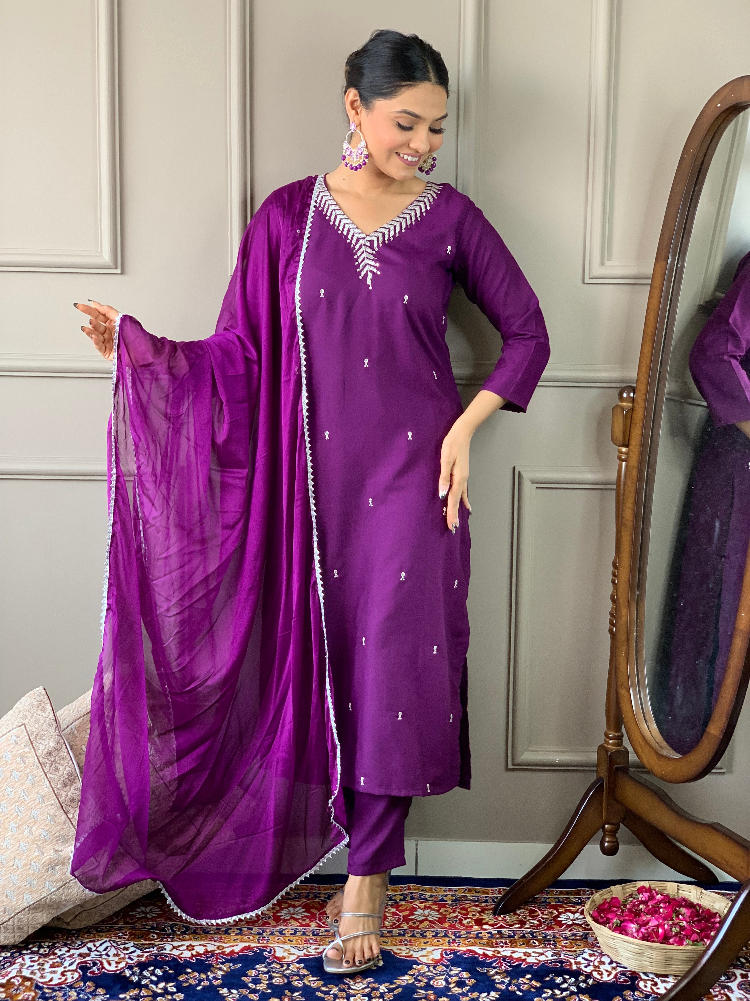 Women Embroidered Rayon Slub kurta set