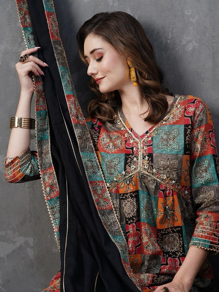 WOMEN Embrodairy AND PRINT KURTA SET