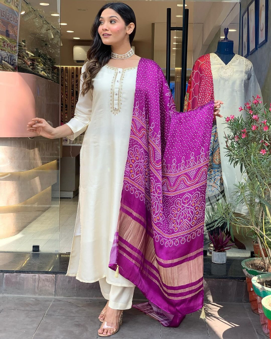 Ethnic Motifs Embroidered Thread Work Detail Straight Kurta & Trousers With Dupatta