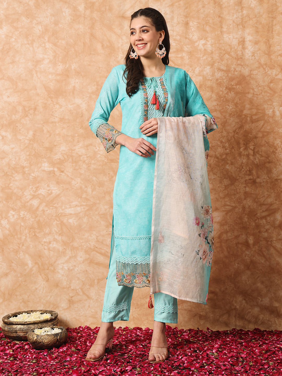 Women Embroidered Linen Cotton Kurta Set