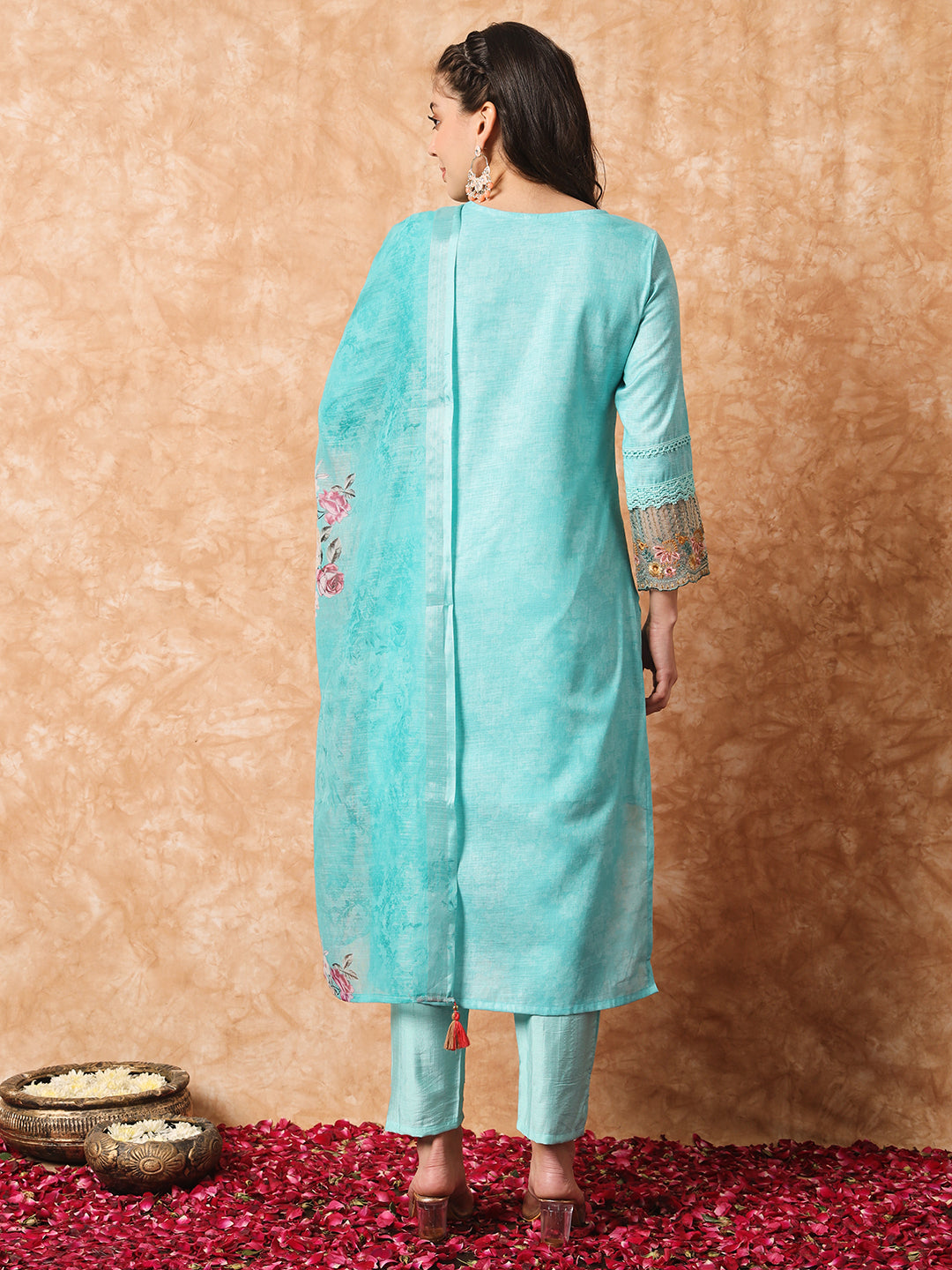 Women Embroidered Linen Cotton Kurta Set