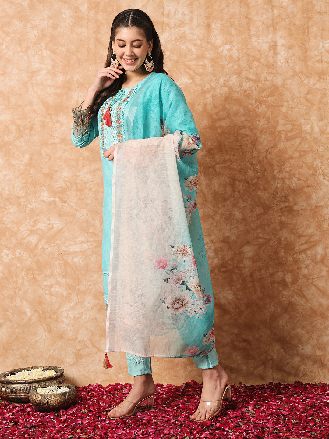 Women Embroidered Linen Cotton Kurta Set