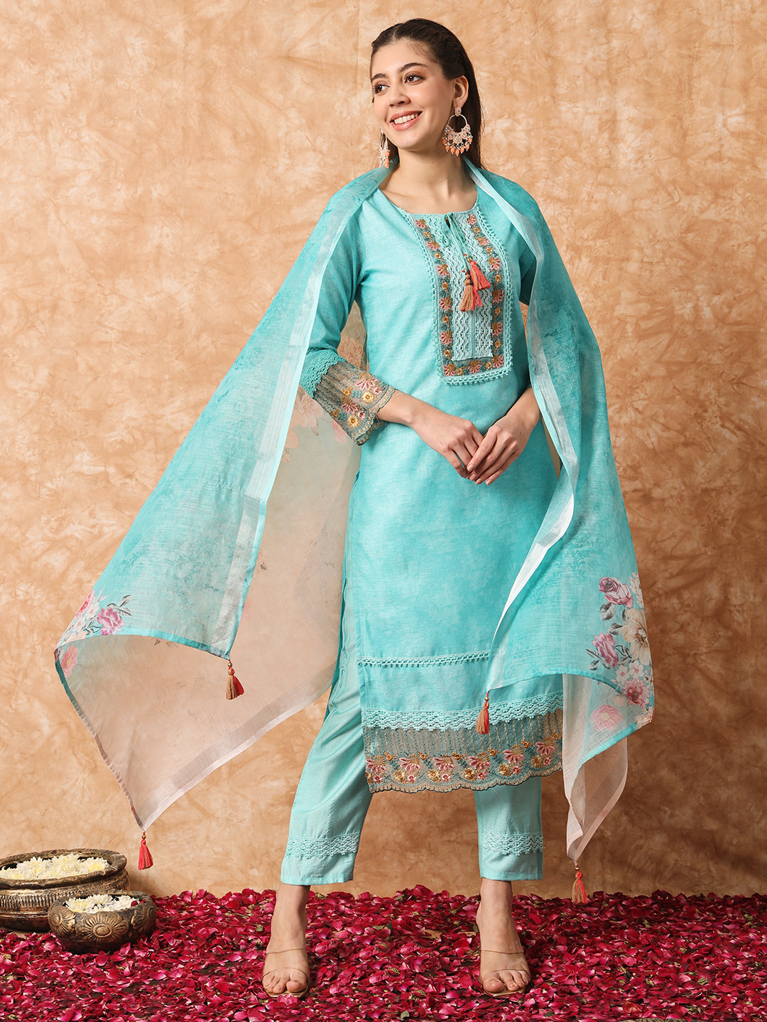 Women Embroidered Linen Cotton Kurta Set