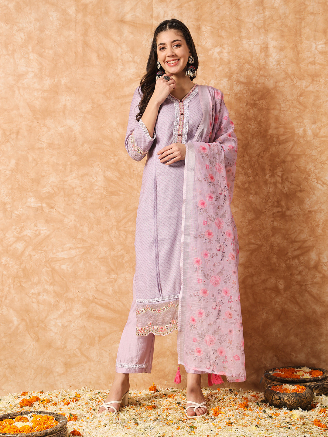 Women Embroidered Linen Cotton Kurta Set