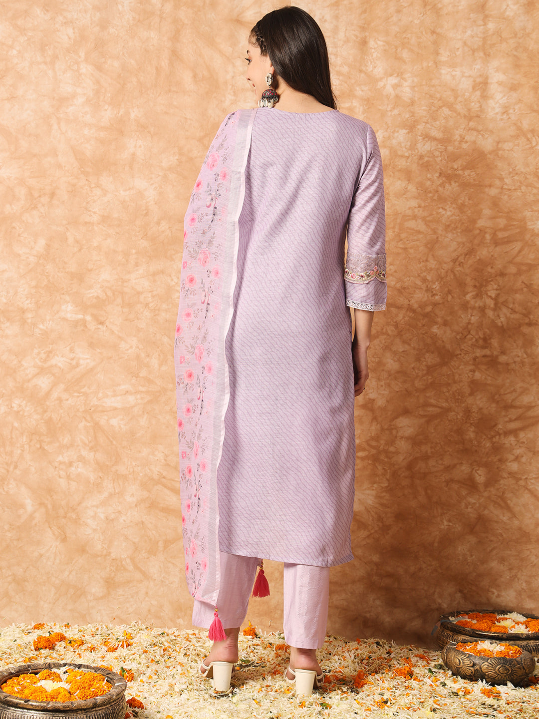 Women Embroidered Linen Cotton Kurta Set