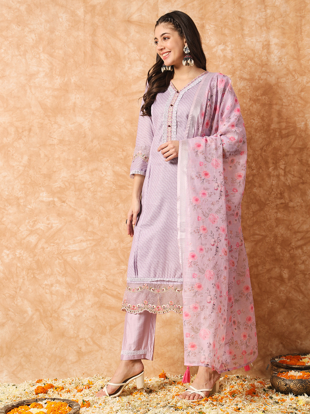 Women Embroidered Linen Cotton Kurta Set
