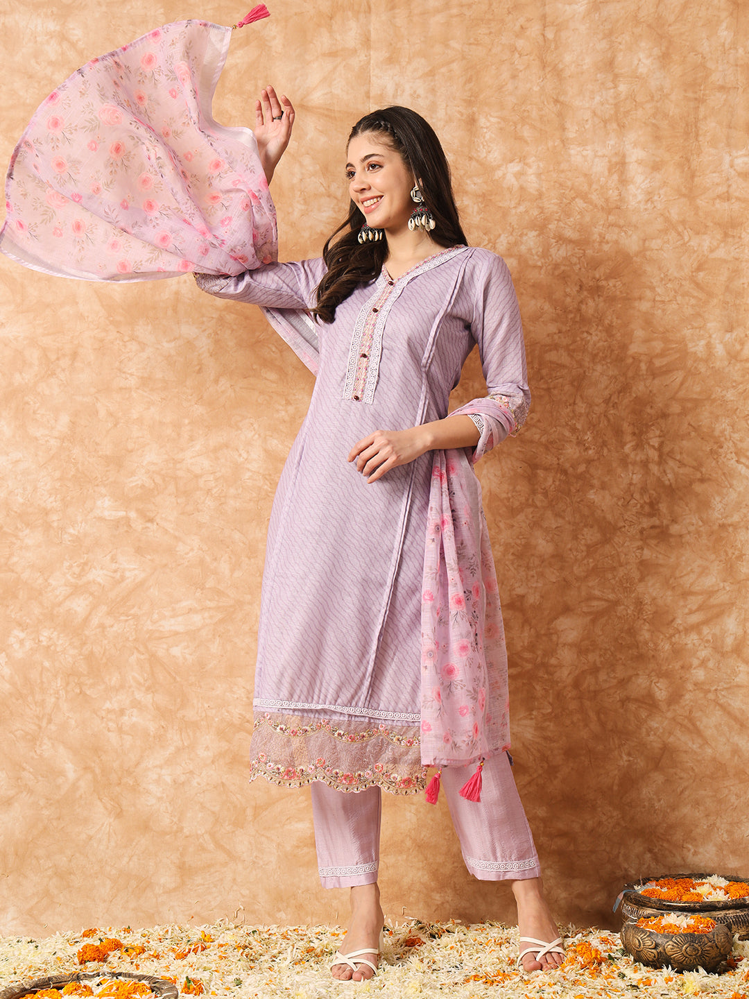 Women Embroidered Linen Cotton Kurta Set