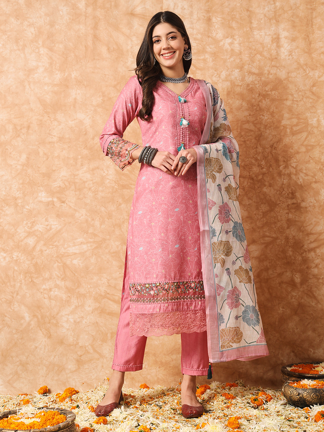 Women Embroidered Linen Cotton Kurta Set