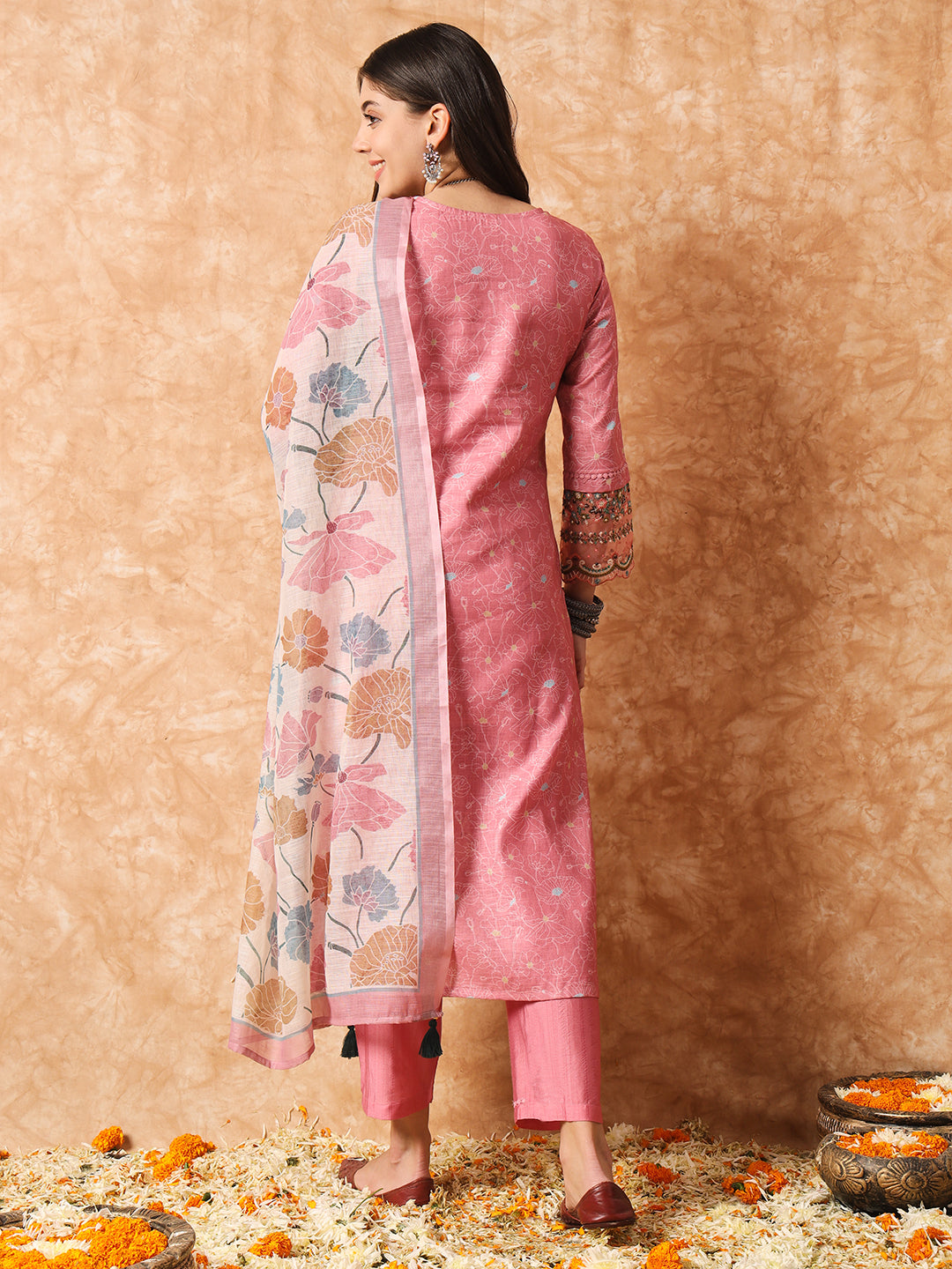 Women Embroidered Linen Cotton Kurta Set