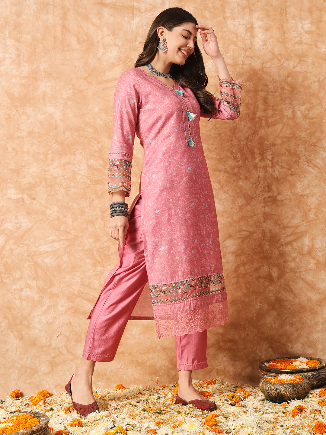 Women Embroidered Linen Cotton Kurta Set