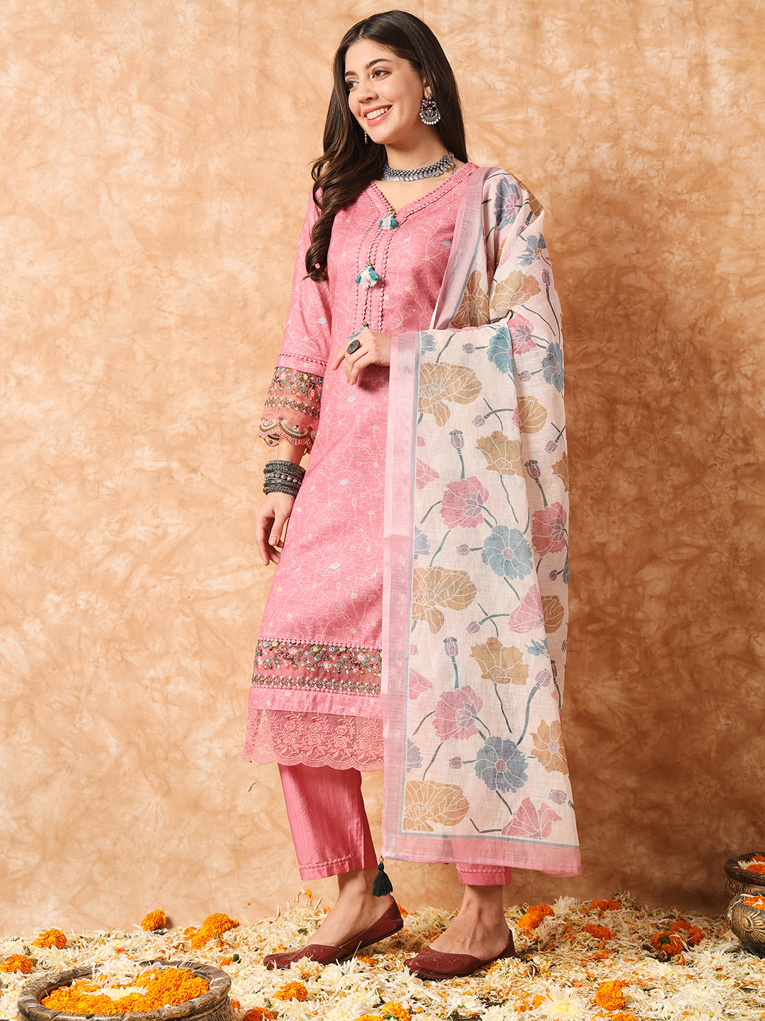 Women Embroidered Linen Cotton Kurta Set