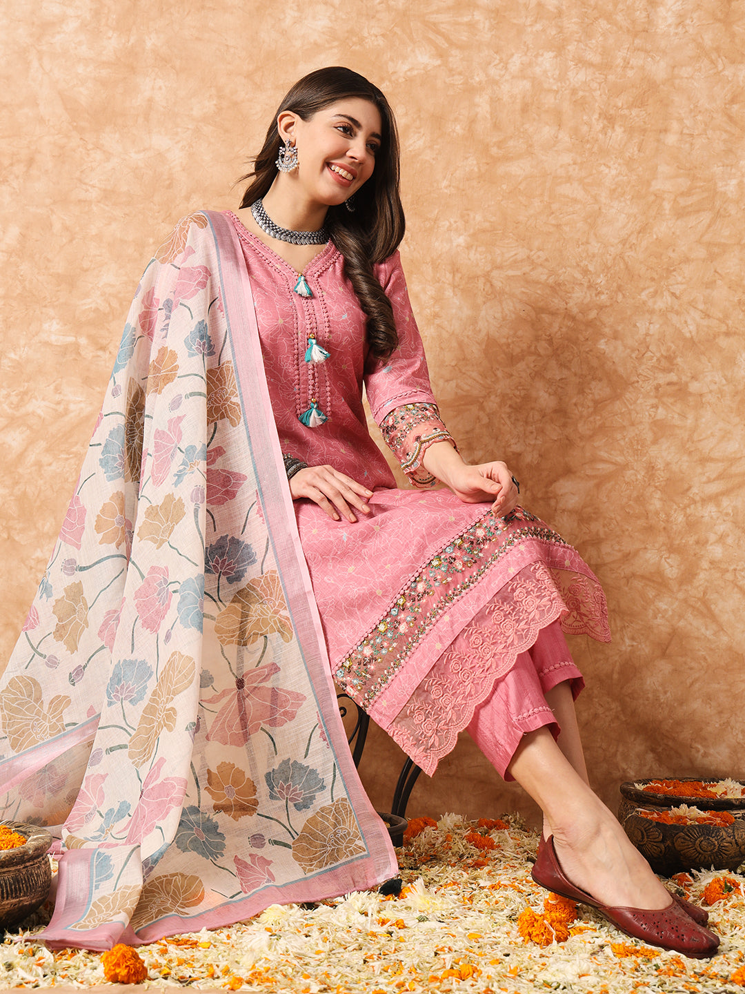 Women Embroidered Linen Cotton Kurta Set