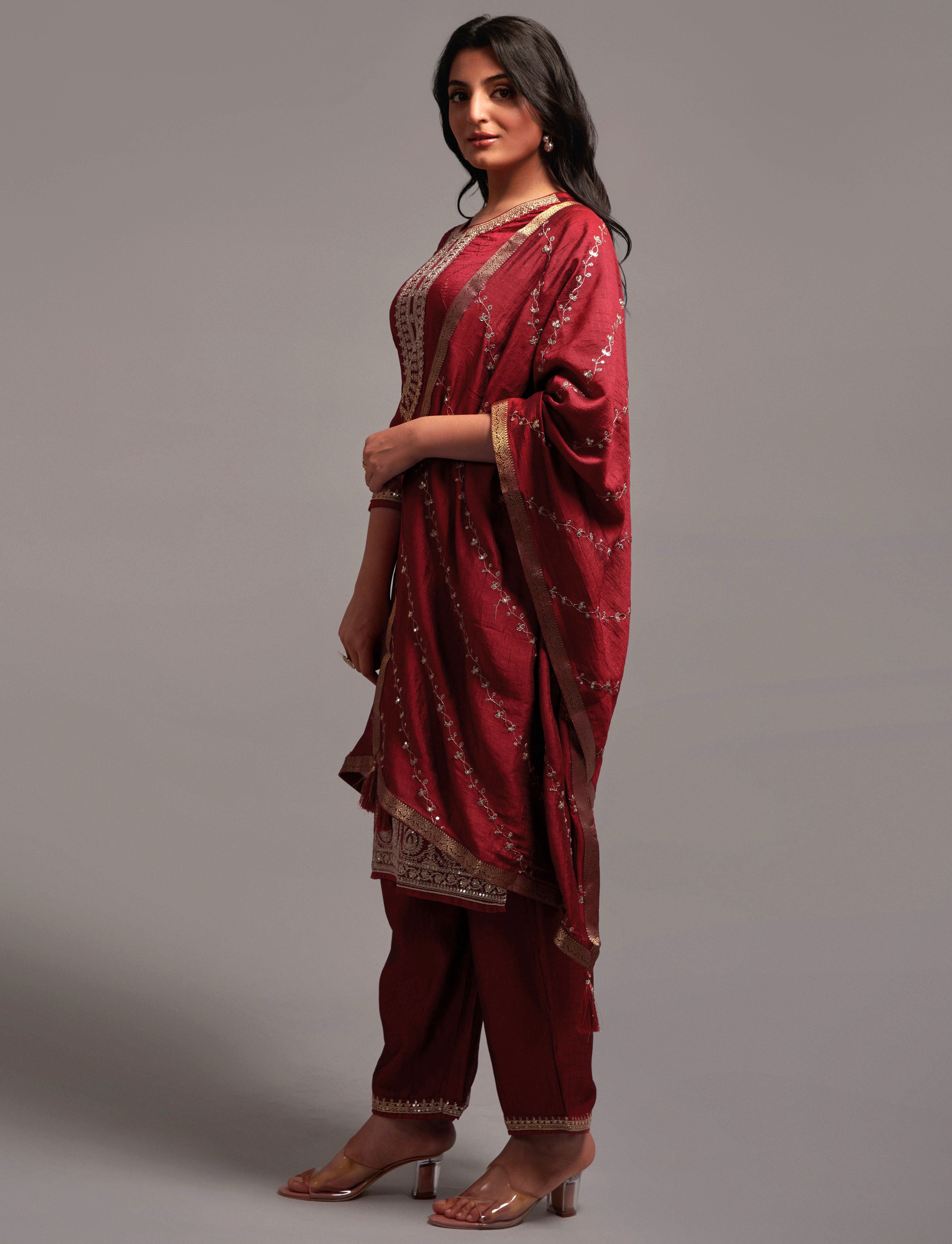 Women Sequin Embroidered Silk Blend kurta set