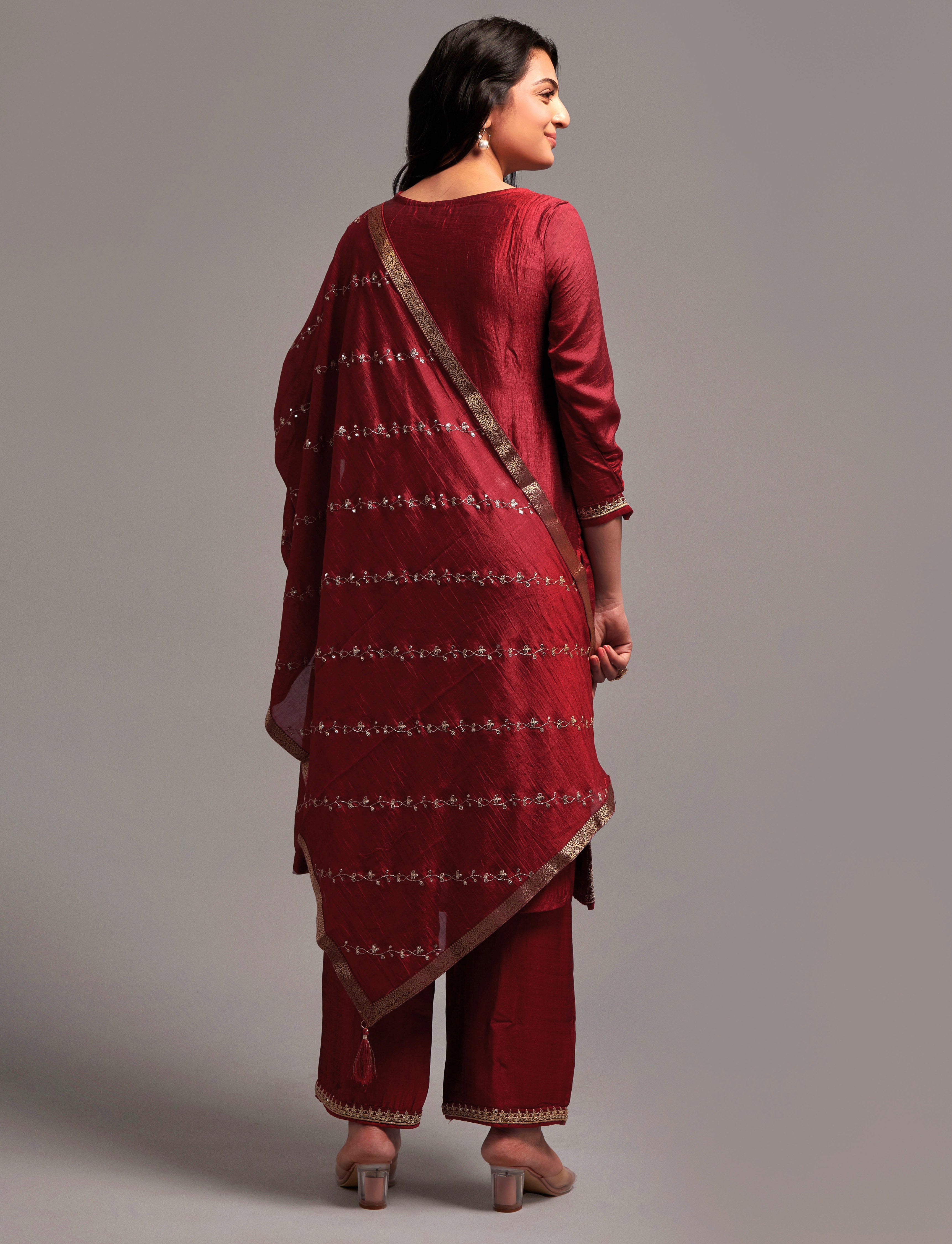 Women Sequin Embroidered Silk Blend kurta set