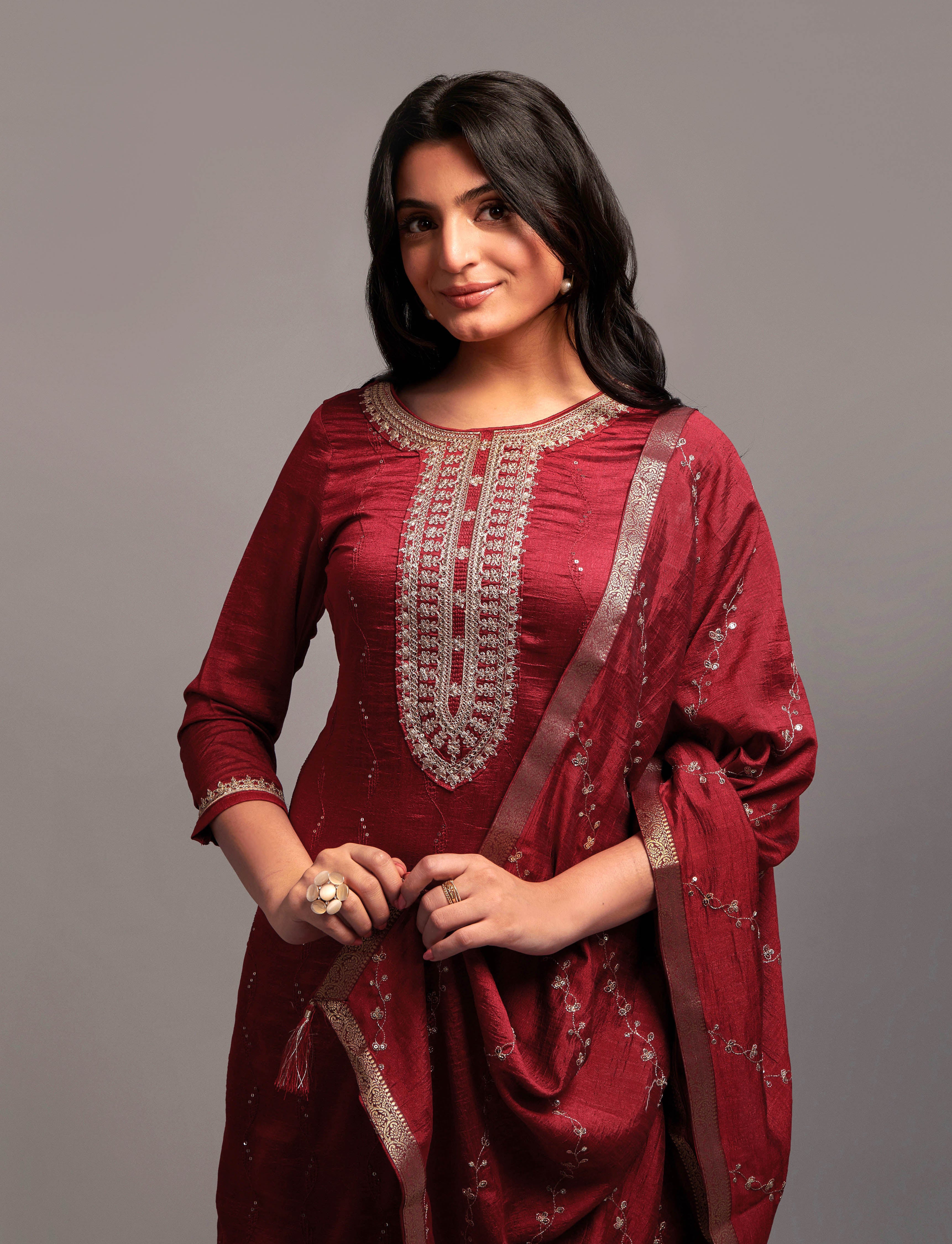 Women Sequin Embroidered Silk Blend kurta set
