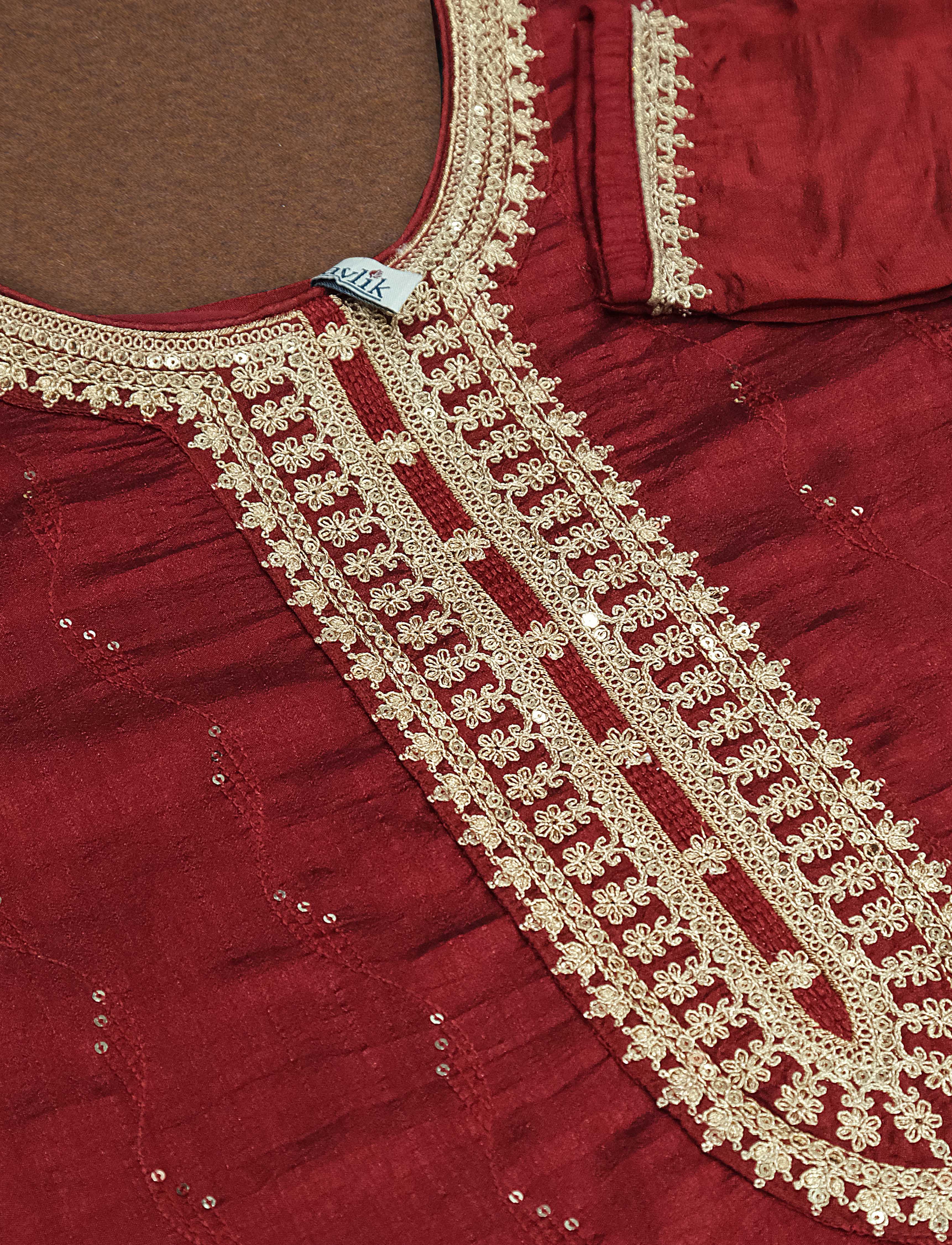 Women Sequin Embroidered Silk Blend kurta set