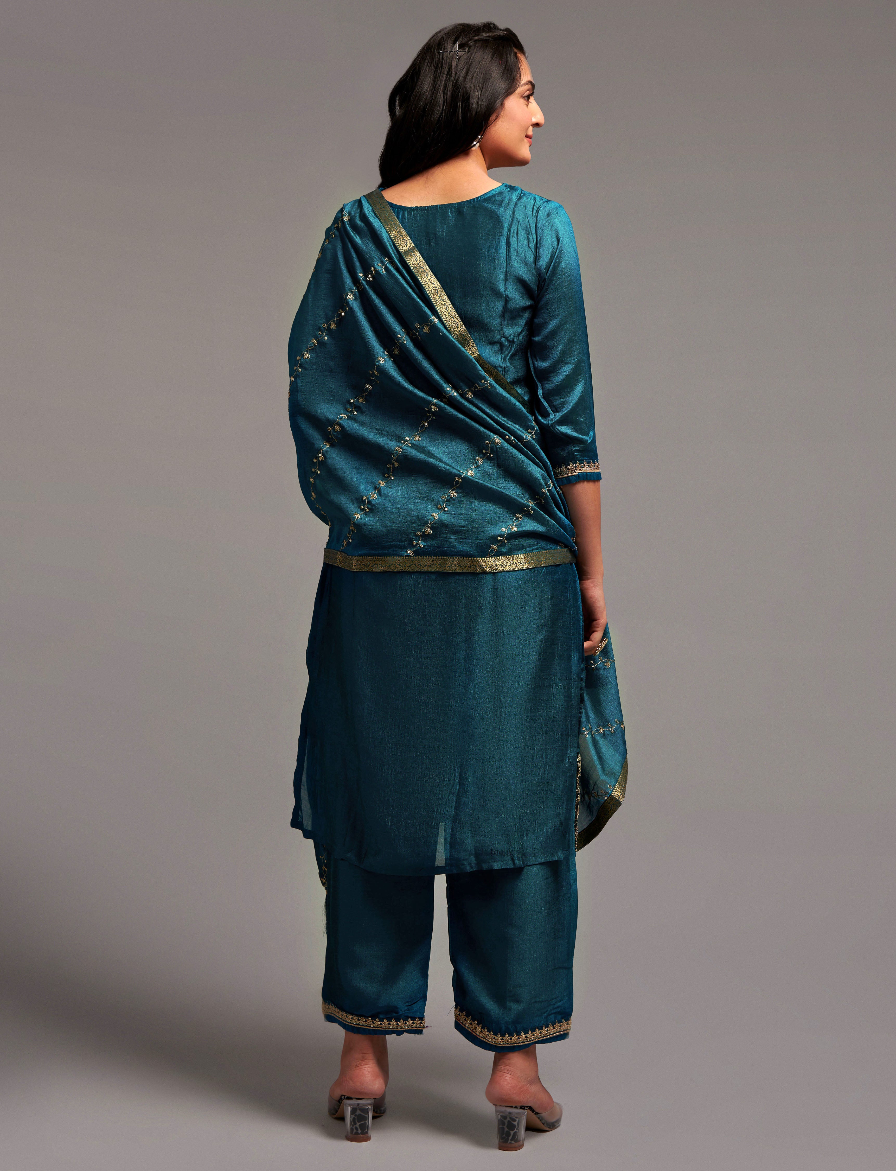 Women Sequin Embroidered Silk Blend kurta set