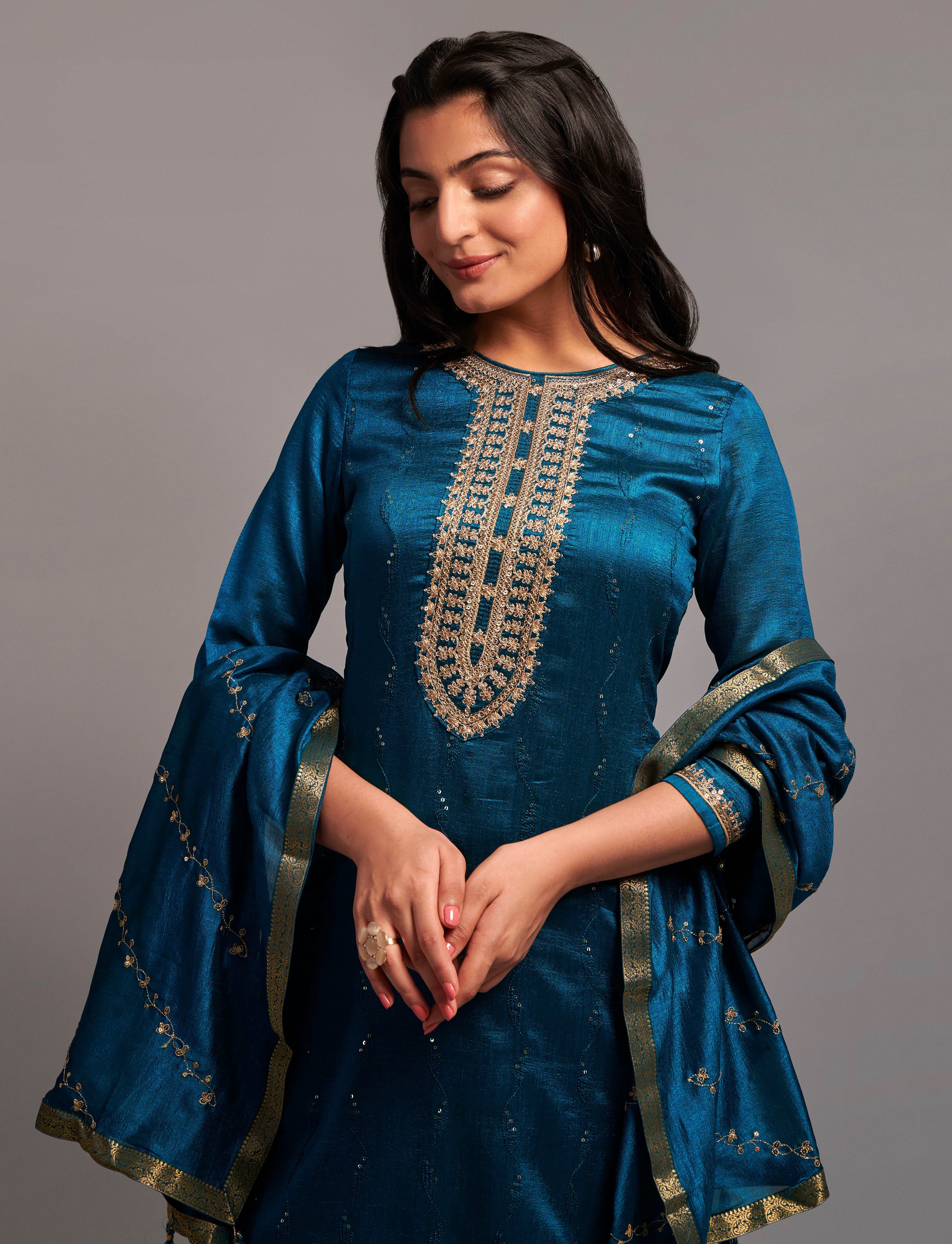 Women Sequin Embroidered Silk Blend kurta set