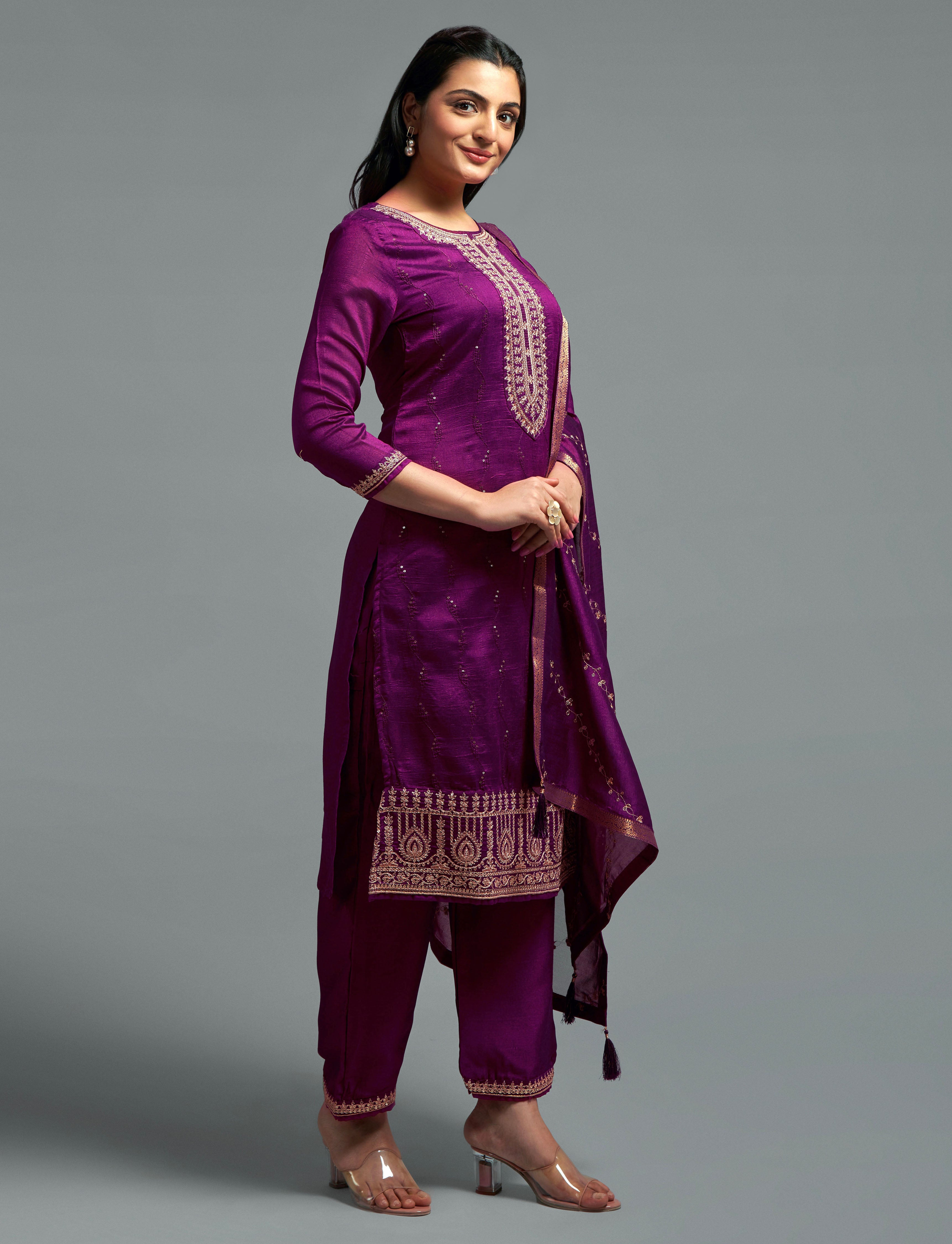 Women Sequin Embroidered Silk Blend kurta set