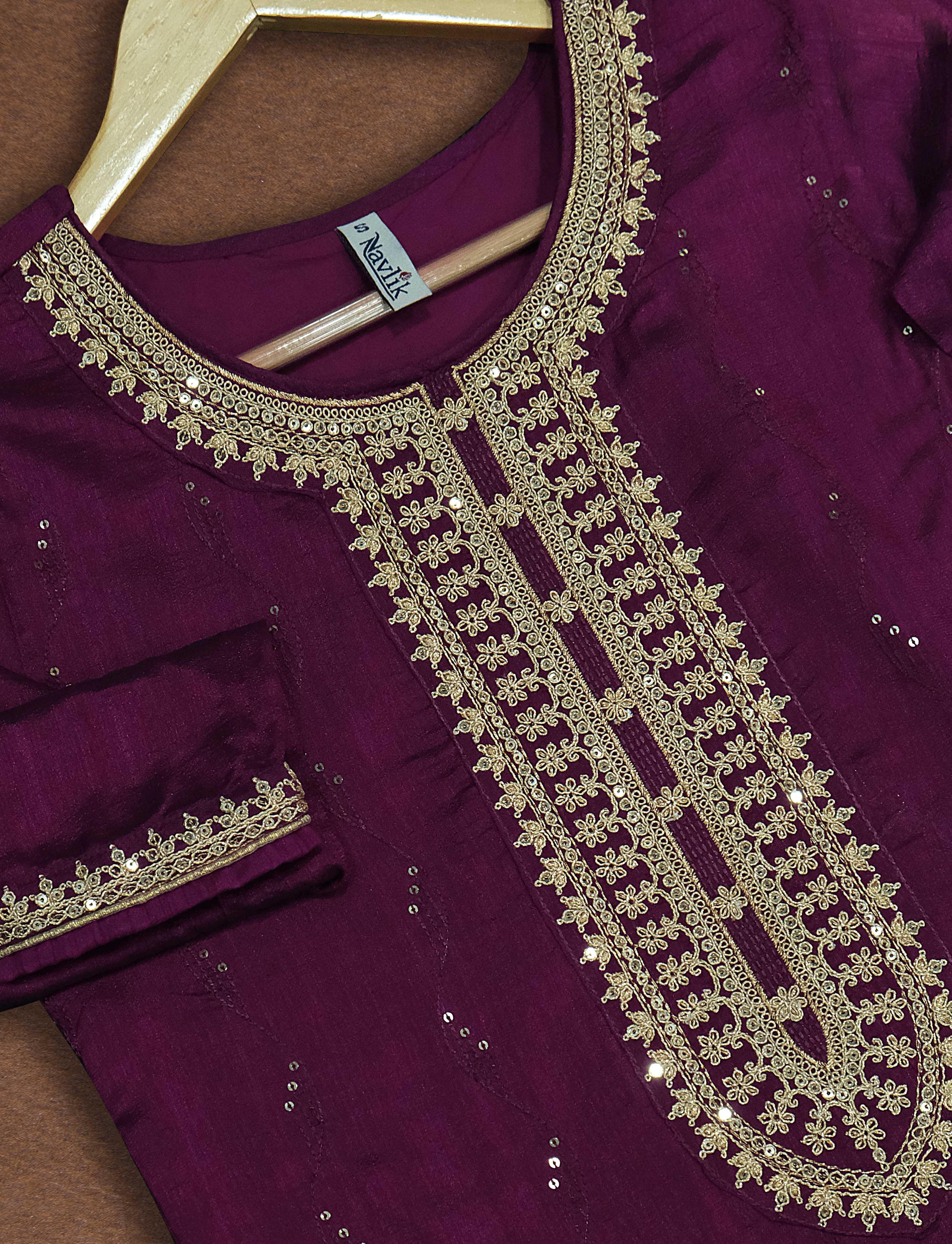 Women Sequin Embroidered Silk Blend kurta set