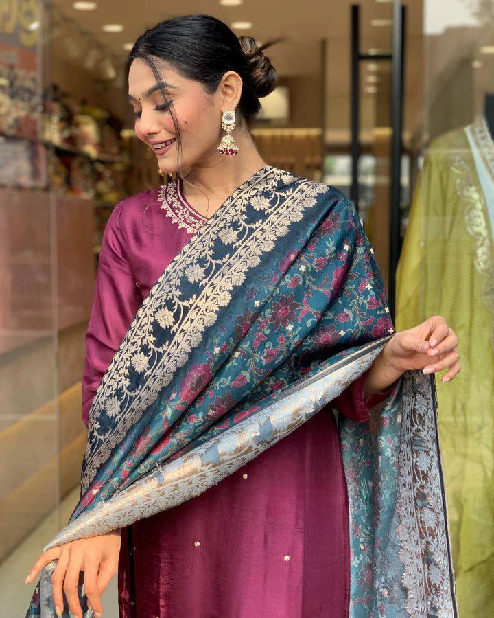Women Embroidered PURE Vicose Chanderi kurta set