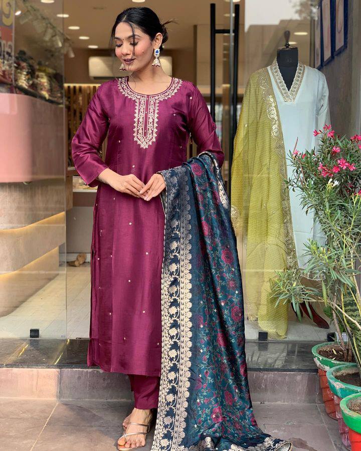 Women Embroidered PURE Vicose Chanderi kurta set