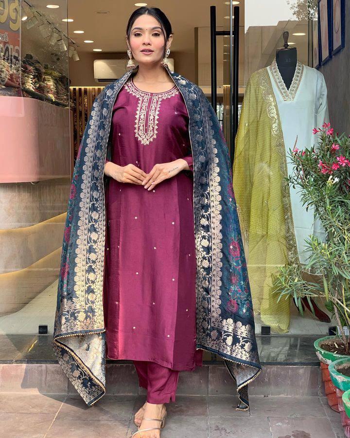 Women Embroidered PURE Vicose Chanderi kurta set