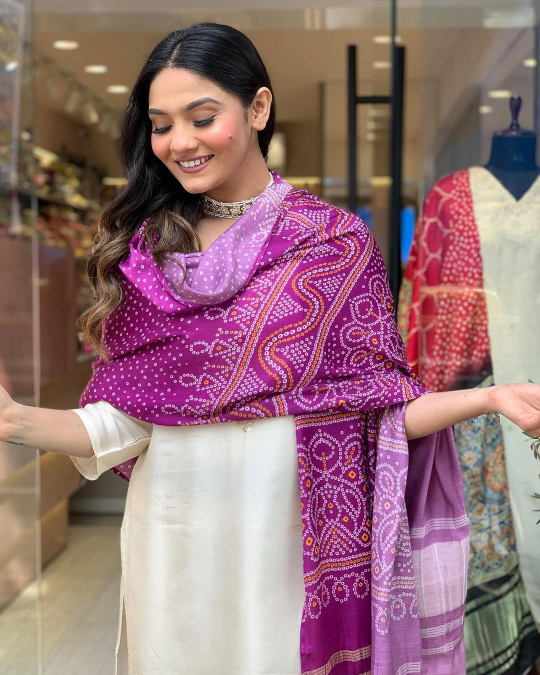 Ethnic Motifs Embroidered Thread Work Detail Straight Kurta & Trousers With Dupatta