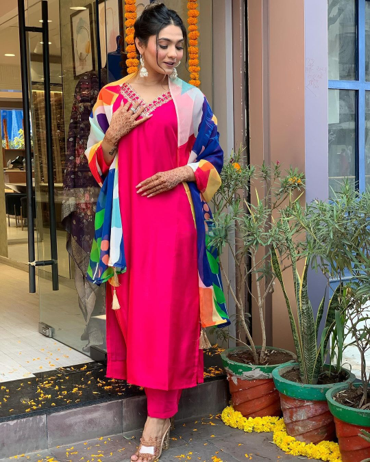 WOMEN EMBRODAIRY ANARKALI KURTA SET