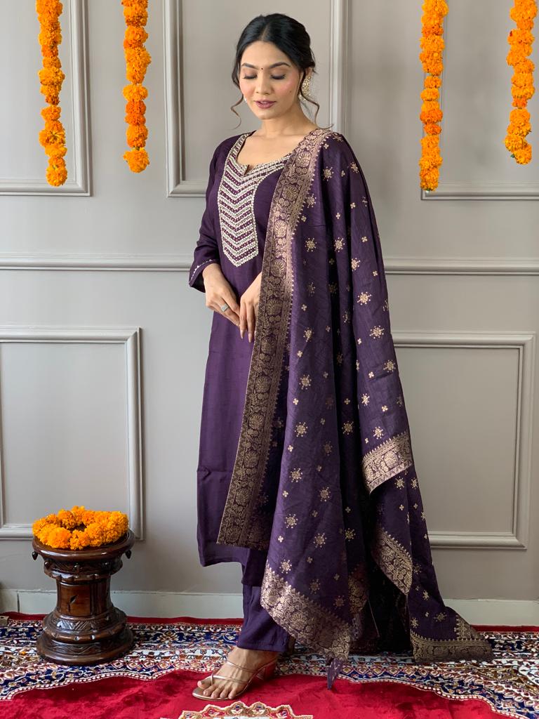 Embroidered Women Straight Kurta Set