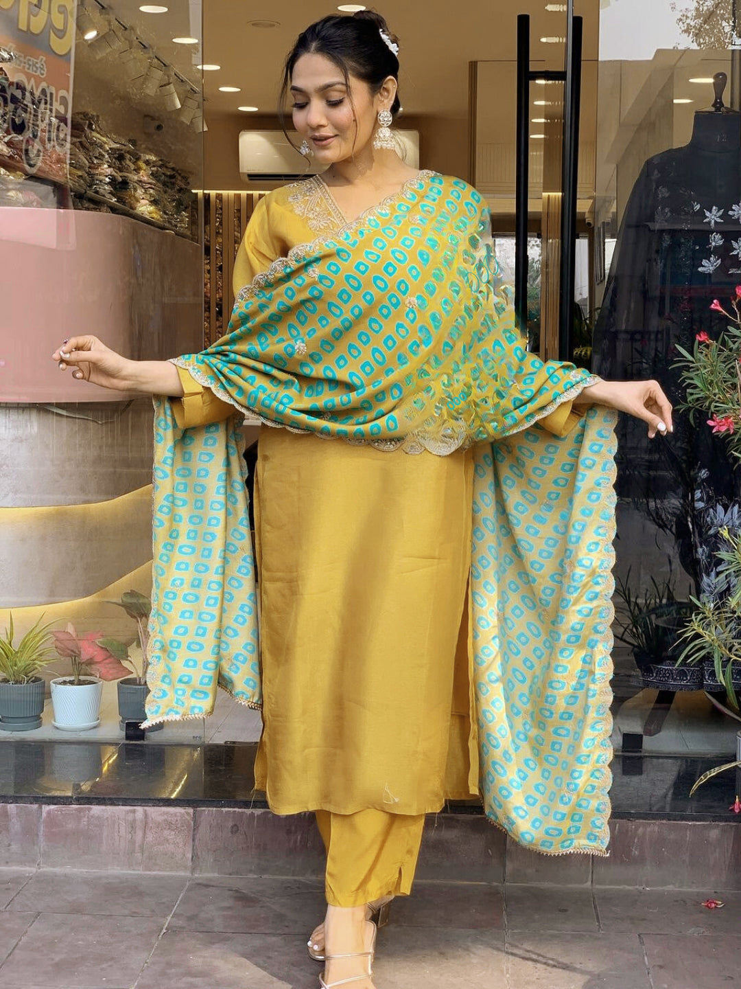Women Embroidered Viscose kurta pant dupatta set