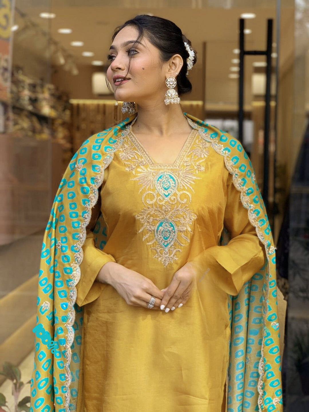 Women Embroidered Viscose kurta pant dupatta set