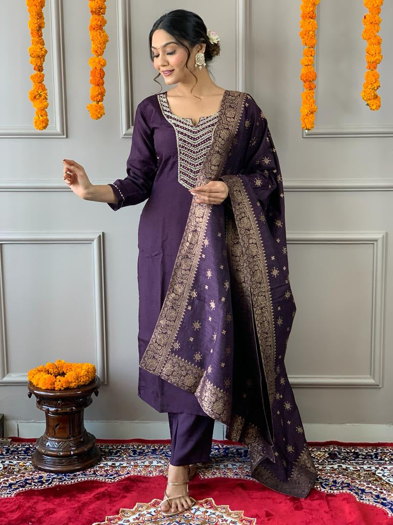 Embroidered Women Straight Kurta Set