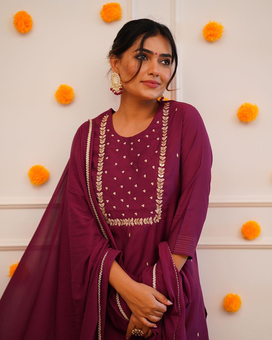 WOMEN EMBRODAIRY RAYON SLUB KURTA SET