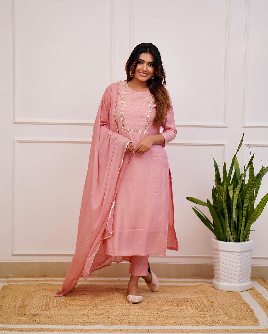 WOMEN EMBRODAIRY RAYON SLUB KURTA SET