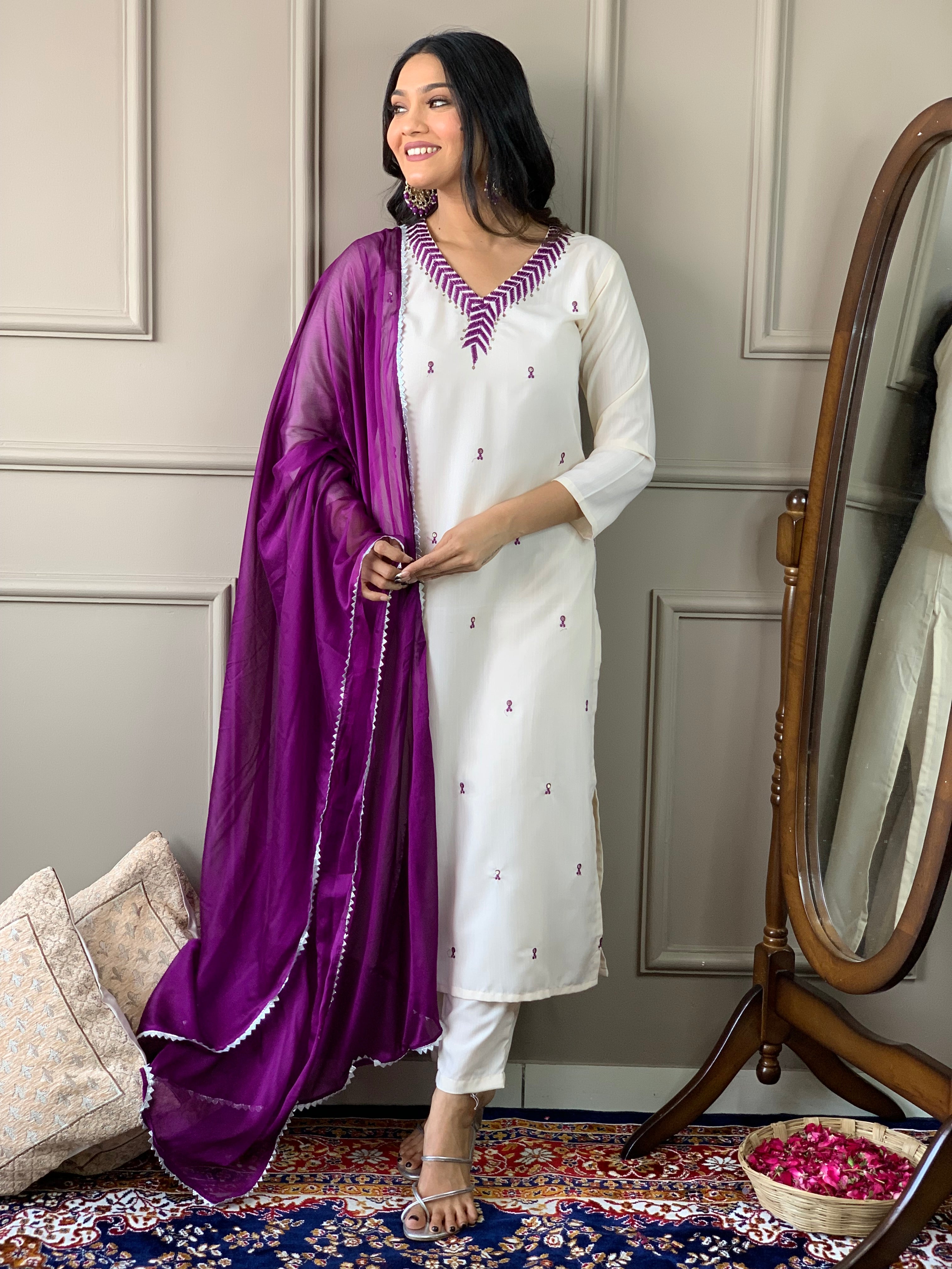 Women Embroidered Rayon Slub kurta set