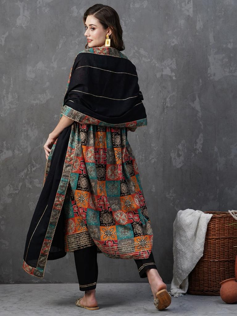 WOMEN Embrodairy AND PRINT KURTA SET