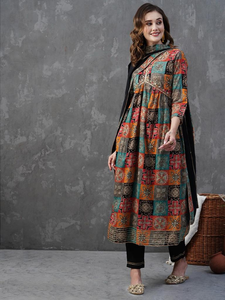 WOMEN Embrodairy AND PRINT KURTA SET
