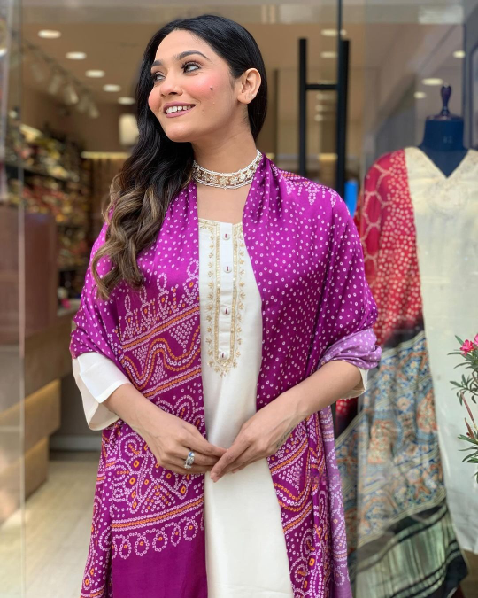 Ethnic Motifs Embroidered Thread Work Detail Straight Kurta & Trousers With Dupatta